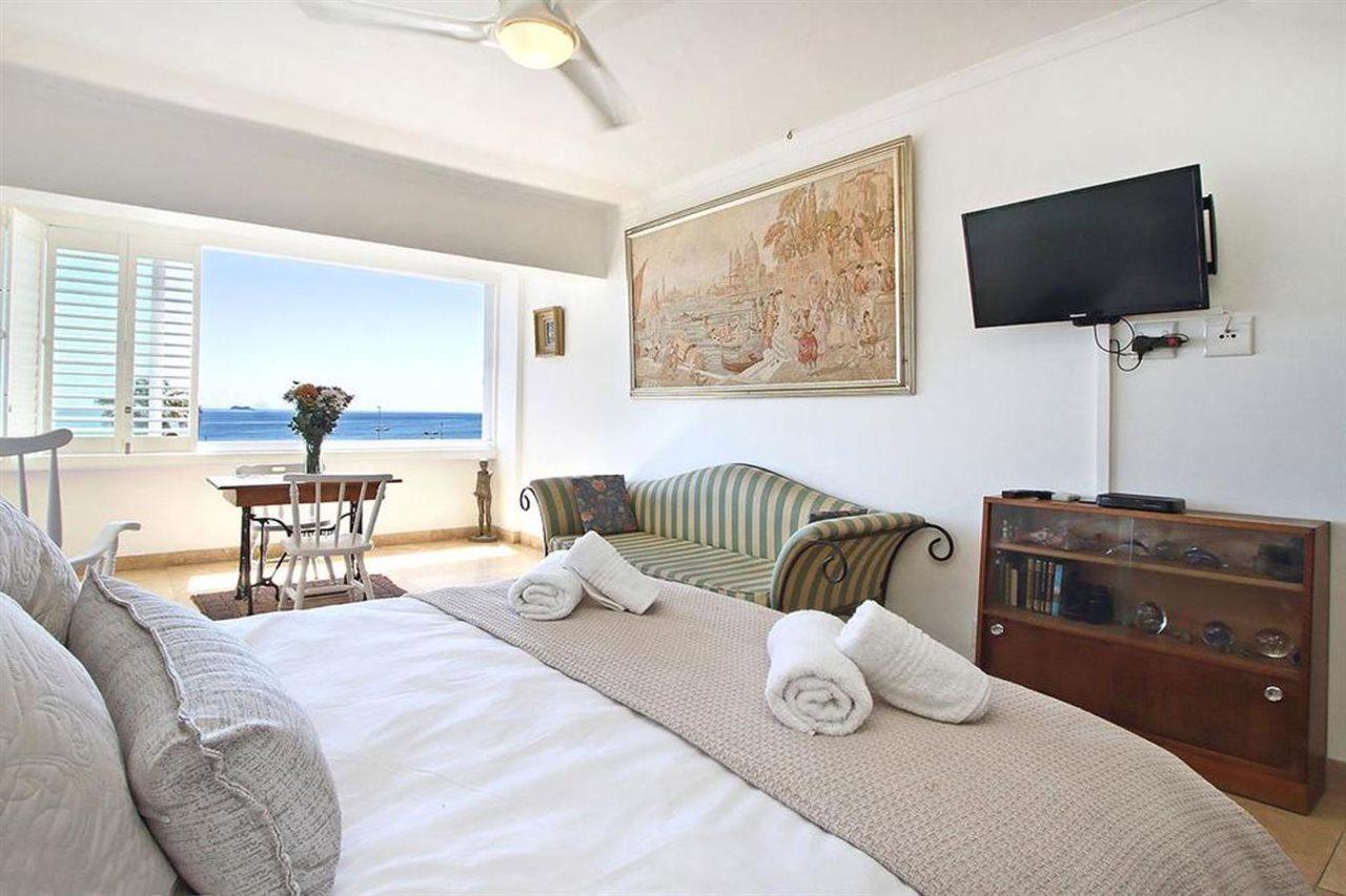 Dolphin Bay 2 * Cape Town